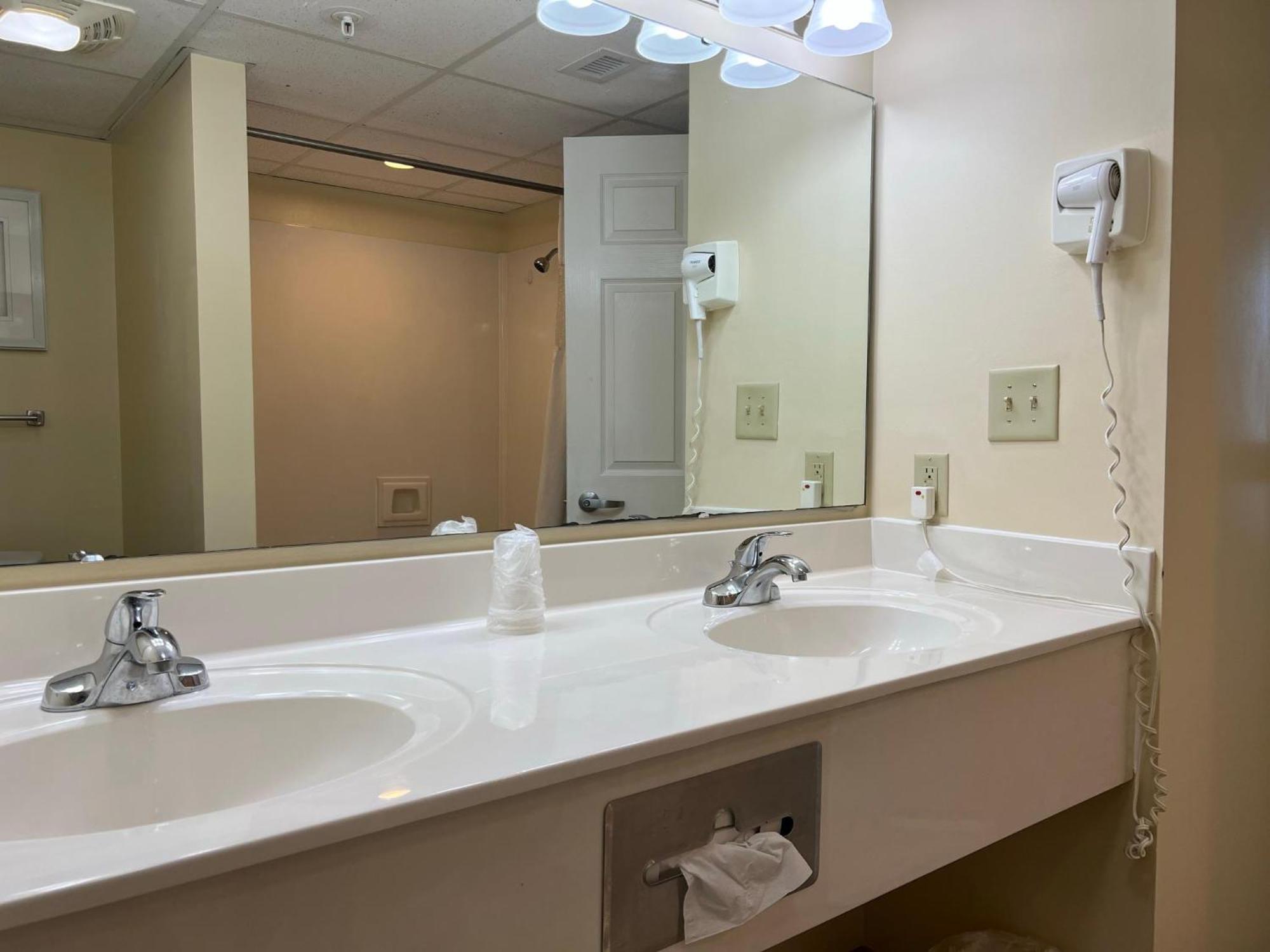 Villa 2501 S Ocean Blvd, 0811 - Ocean Front Sleeps 6 Myrtle Beach Exterior foto